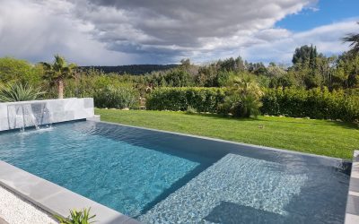 Faire construire une piscine à Gruissan : ce qu’il faut savoir avant de se lancer