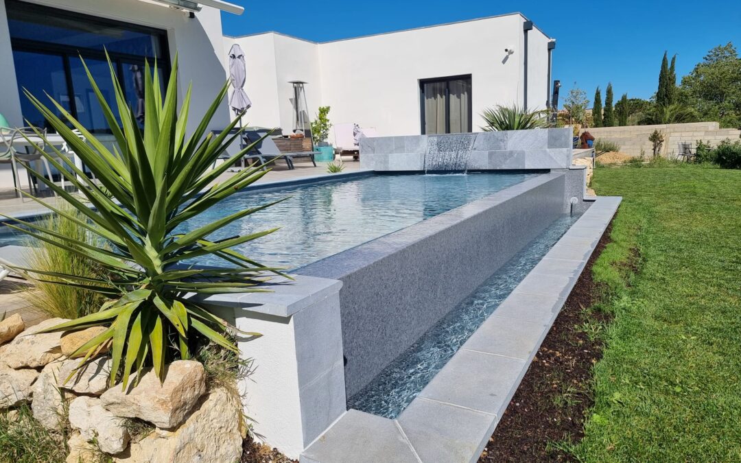 Piscine à débordement ou classique : que choisir à Narbonne ?