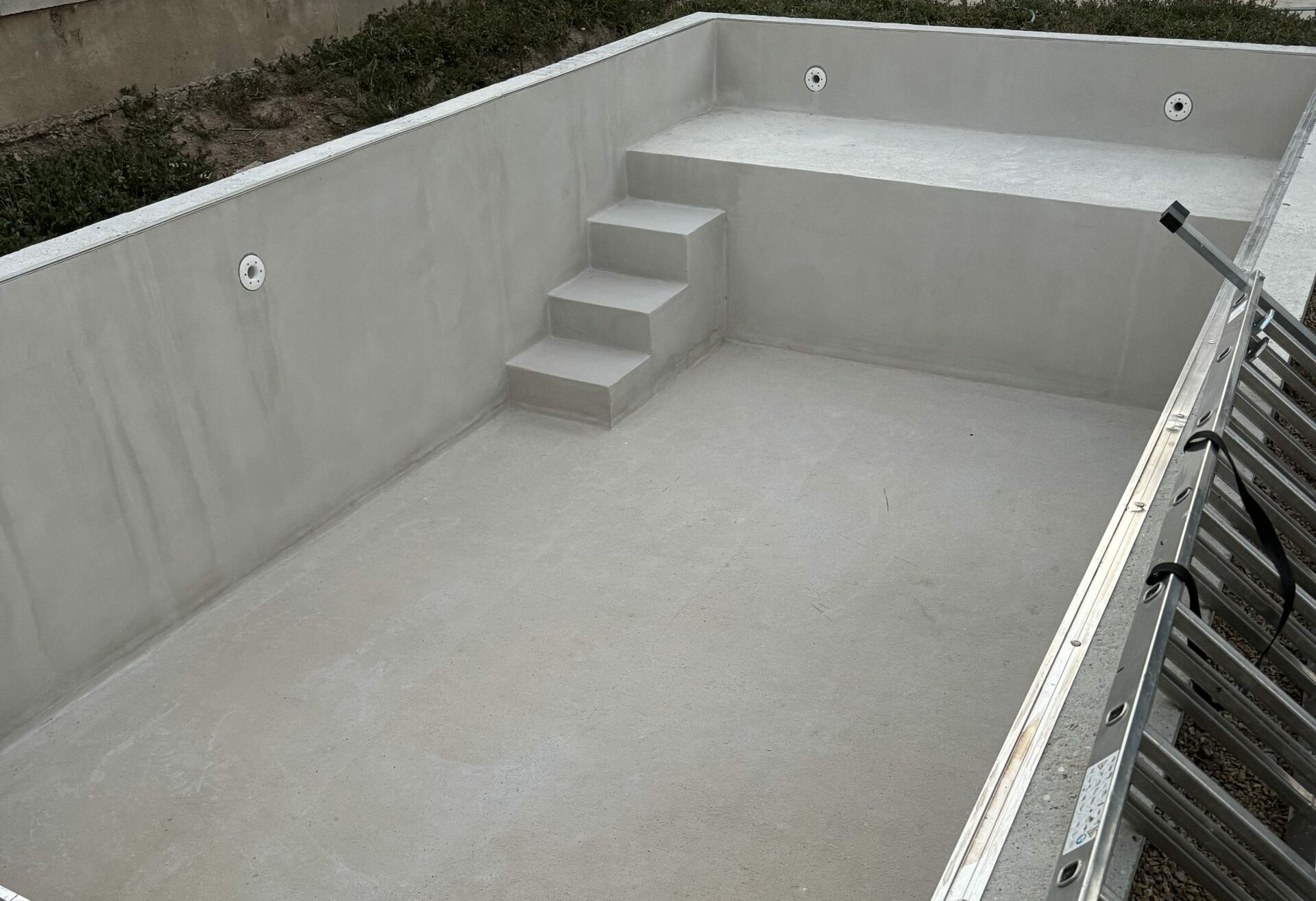 CHANTIER PUICHERIC partie technique pose des pièces à sceller et de la membrane 3D TOUCH PRESTIGE